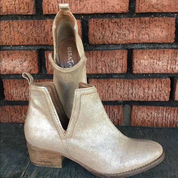 Diba.True Gold Suede Booties. - Picture 4 of 6